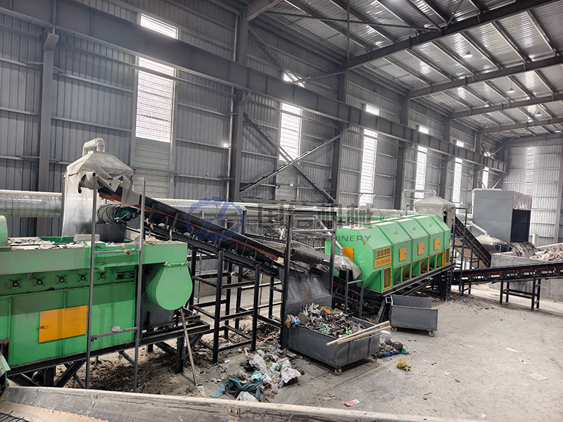 河北保定混合垃圾分选现场